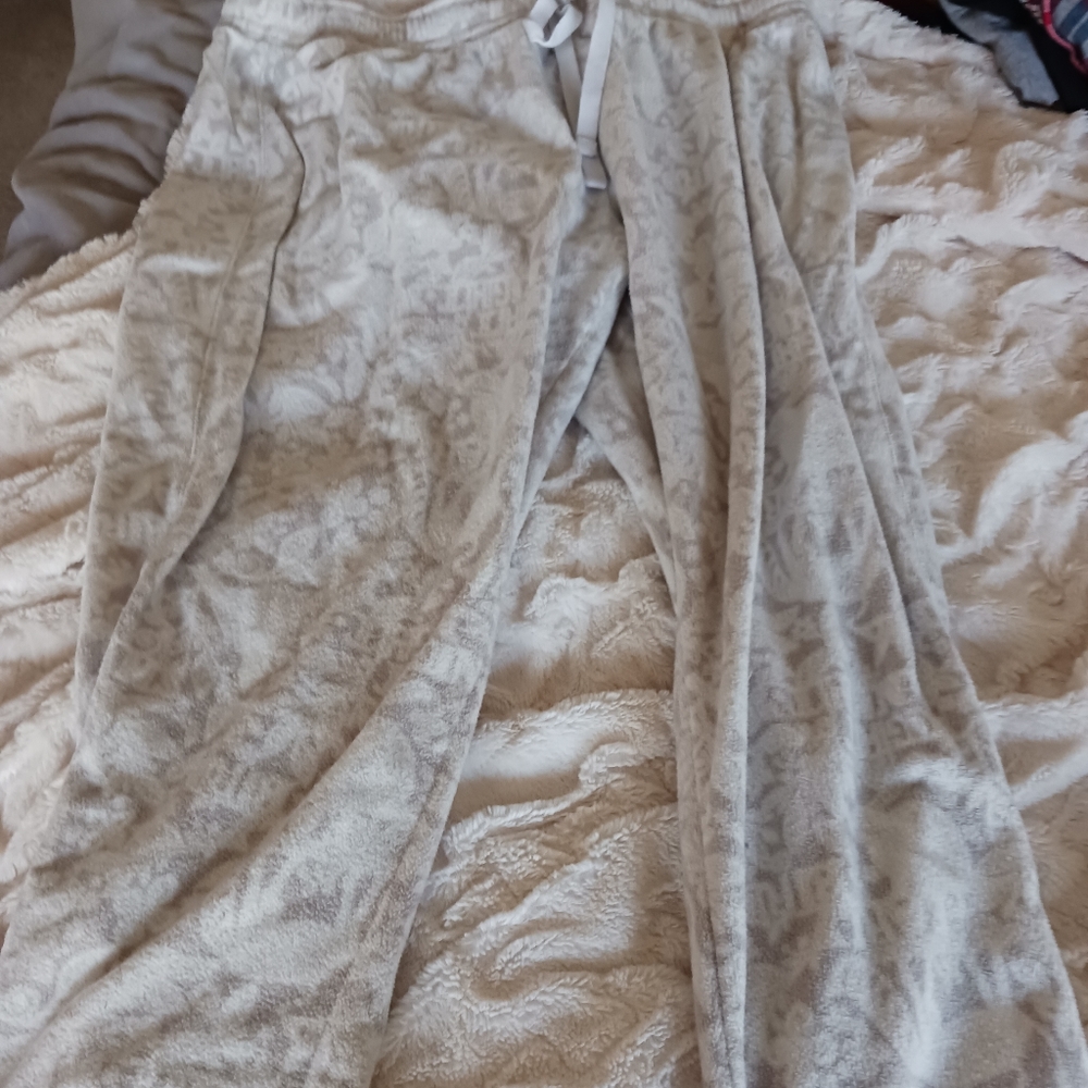 Gilligan&omalley Christmas pj set. Size XL shirt is red pants are white/grey